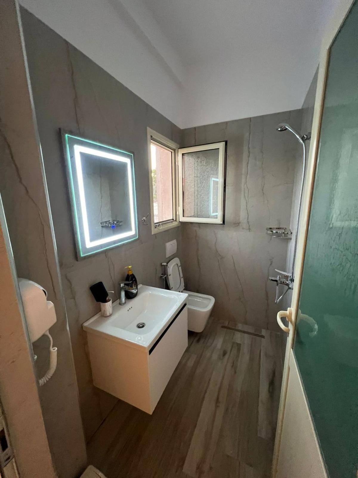 Greison Vacation House Вльора Екстер'єр фото